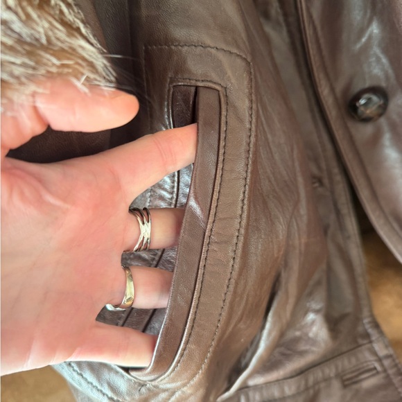 Vintage Luxurious Fur Collar Coat - Picture 8 of 11